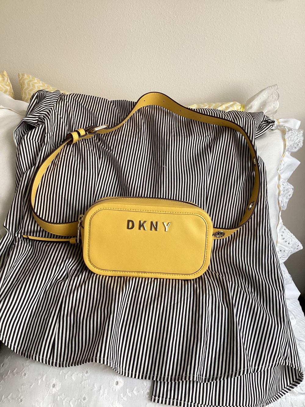 DKNY  Belt Bag